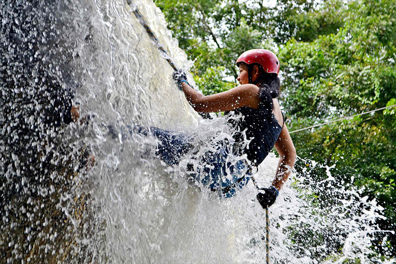 belize waterfall rappelling